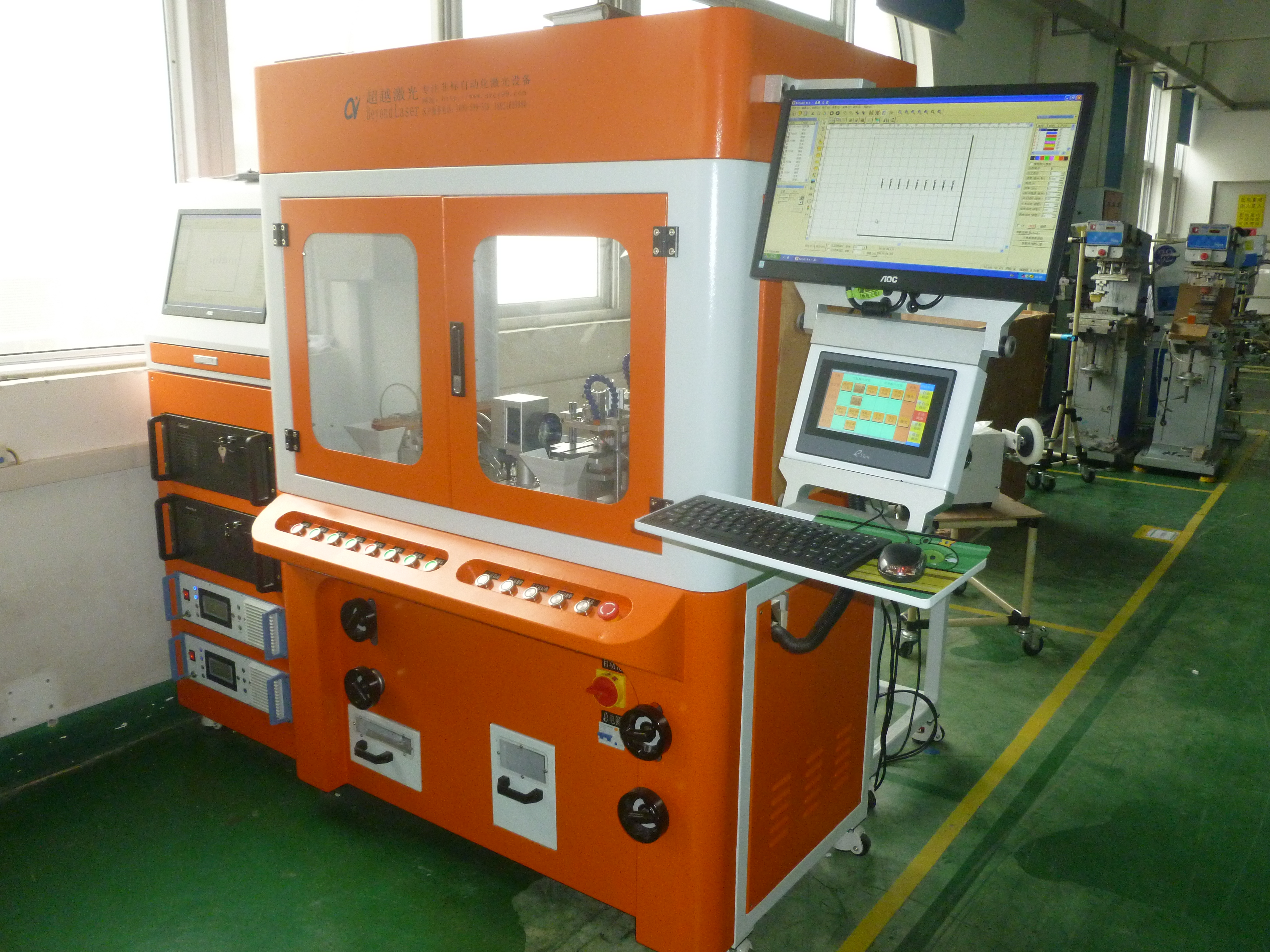 雙工位自動(dòng)打標(biāo)機(jī)生產(chǎn)現(xiàn)場(chǎng)圖樣